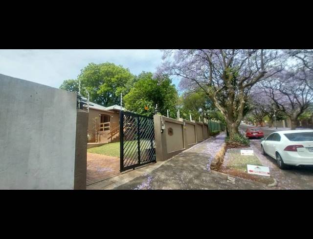 3 BEDROOM HOUSE FOR SALE IN KENSINGTON